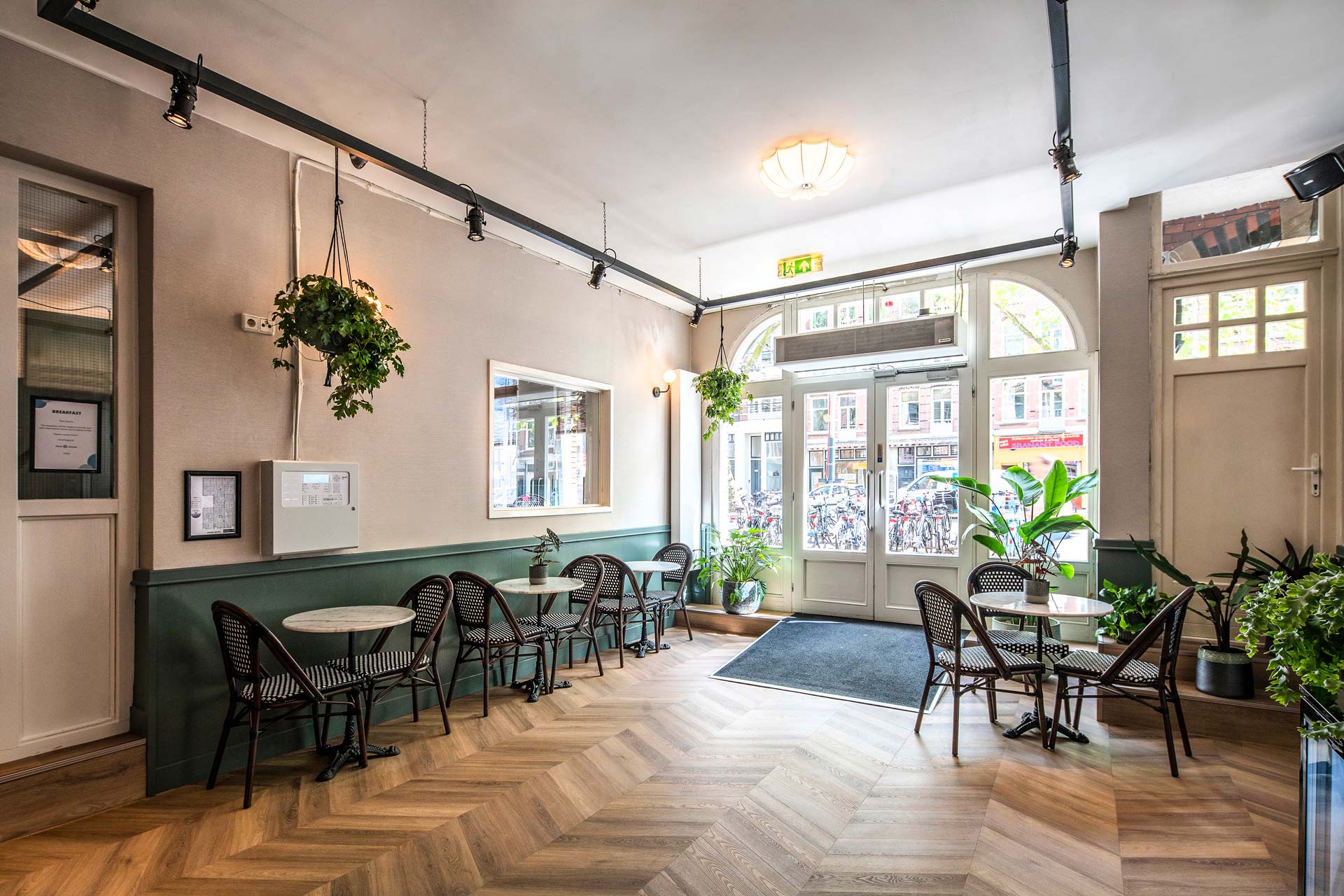 The breakfast room looking out onto the street